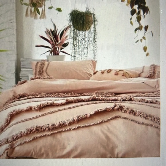 Urban Outfitters Other - Flaunt tufted duvet cover urban outfitters home